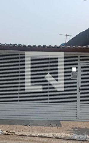 Casa à venda com 80m², 3 quartos e 2 vagas Casa à venda com 80m², 3 quartos e 2 vagasFachada