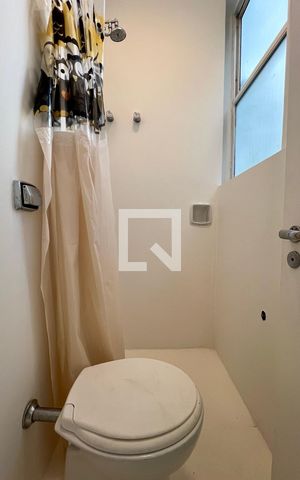 Apartamento à venda com 310m², 3 quartos e 2 vagas Apartamento à venda com 310m², 3 quartos e 2 vagasBanheiro de Serviço