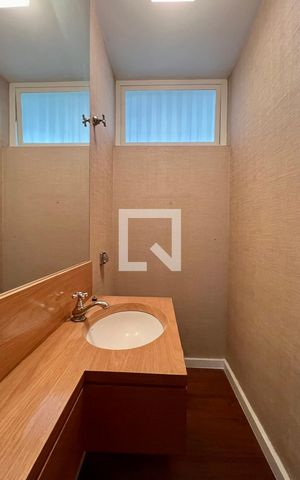 Apartamento à venda com 310m², 3 quartos e 2 vagas Apartamento à venda com 310m², 3 quartos e 2 vagasLavabo