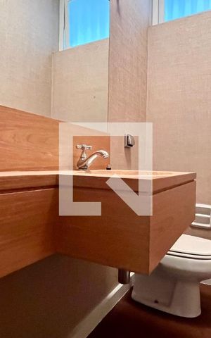 Apartamento à venda com 310m², 3 quartos e 2 vagas Apartamento à venda com 310m², 3 quartos e 2 vagasLavabo