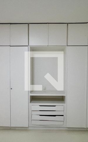 Apartamento à venda com 310m², 3 quartos e 2 vagas Apartamento à venda com 310m², 3 quartos e 2 vagasQuarto de Serviço