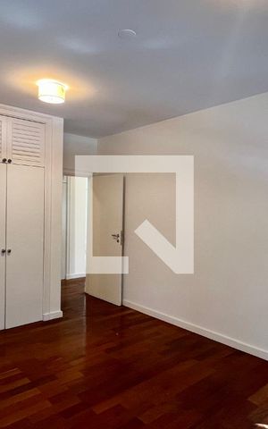 Apartamento à venda com 310m², 3 quartos e 2 vagas Apartamento à venda com 310m², 3 quartos e 2 vagasQuarto 1