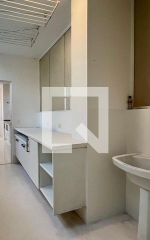 Apartamento à venda com 310m², 3 quartos e 2 vagas Apartamento à venda com 310m², 3 quartos e 2 vagasÁrea de Serviço