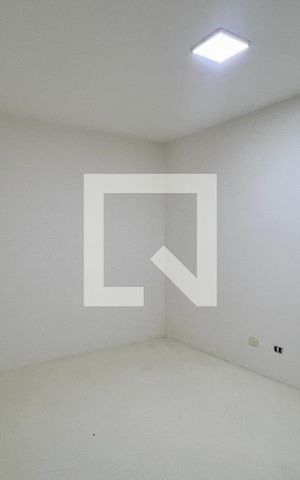 Apartamento à venda com 310m², 3 quartos e 2 vagas Apartamento à venda com 310m², 3 quartos e 2 vagasQuarto de Serviço