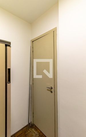 Apartamento à venda com 110m², 3 quartos e 2 vagas Apartamento à venda com 110m², 3 quartos e 2 vagasQuarto de Serviço
