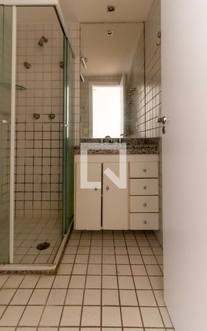 Apartamento para alugar com 33m², 1 quarto e 2 vagas Apartamento para alugar com 33m², 1 quarto e 2 vagasBanheiro
