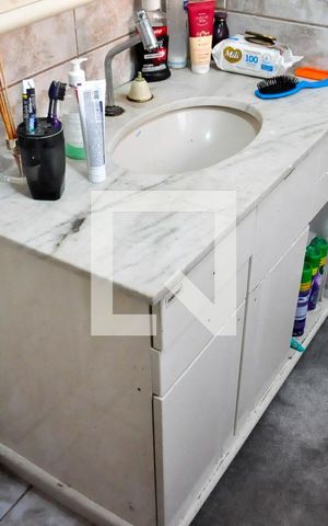 Casa à venda com 125m², 4 quartos e 2 vagas Casa à venda com 125m², 4 quartos e 2 vagasBanheiro
