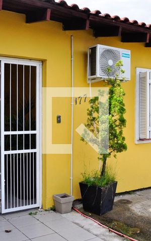 Casa à venda com 125m², 4 quartos e 2 vagas Casa à venda com 125m², 4 quartos e 2 vagasFachada