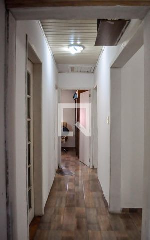 Casa à venda com 125m², 4 quartos e 2 vagas Casa à venda com 125m², 4 quartos e 2 vagasCorredor