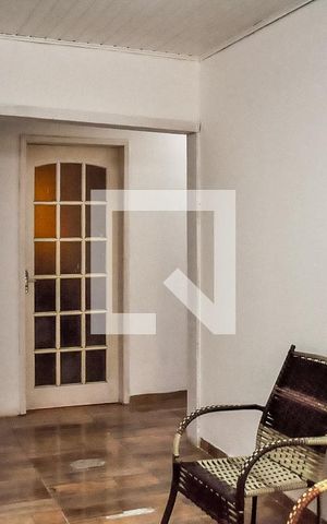 Casa à venda com 125m², 4 quartos e 2 vagas Casa à venda com 125m², 4 quartos e 2 vagasSala