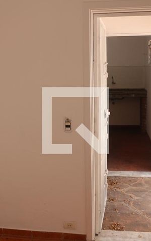 Casa à venda com 180m², 2 quartos e 2 vagasQuarto de Serviço