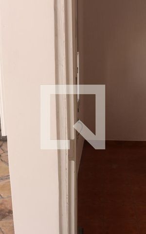 Casa à venda com 180m², 2 quartos e 2 vagasQuarto de Serviço