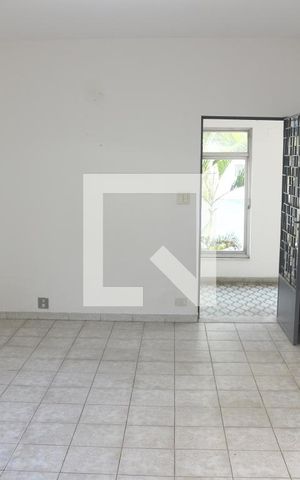Casa à venda com 180m², 2 quartos e 2 vagasSala