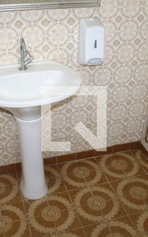 Casa à venda com 180m², 2 quartos e 2 vagasBanheiro 1
