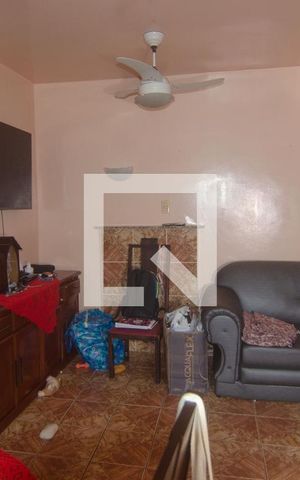 Casa à venda com 180m², 4 quartos e 2 vagas Casa à venda com 180m², 4 quartos e 2 vagasSala