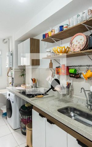 Apartamento à venda com 45m², 2 quartos e 1 vagaCozinha e Área de Serviço