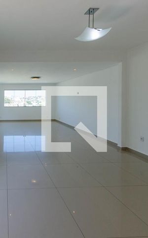 Casa à venda com 280m², 4 quartos e 4 vagas Casa à venda com 280m², 4 quartos e 4 vagasSala