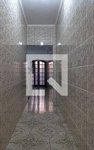 Casa à venda com 137m², 3 quartos e 2 vagas Casa à venda com 137m², 3 quartos e 2 vagascorredor de acesso para a garagem