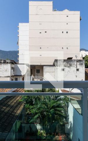 Apartamento à venda com 61m², 2 quartos e 1 vaga Apartamento à venda com 61m², 2 quartos e 1 vagaSala Varanda