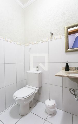 Casa à venda com 130m², 3 quartos e 4 vagasLavabo