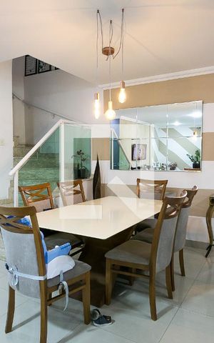 Casa à venda com 130m², 3 quartos e 4 vagassala