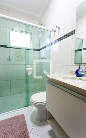 Casa à venda com 130m², 3 quartos e 4 vagasBanheiro da Suíte 1