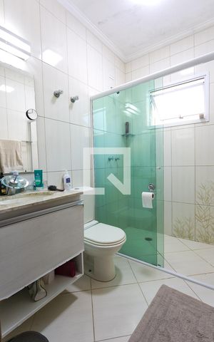 Casa à venda com 130m², 3 quartos e 4 vagasBanheiro da Suíte 3