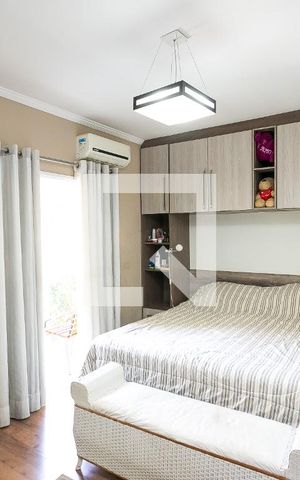 Casa à venda com 130m², 3 quartos e 4 vagassuíte 3
