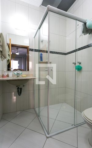 Casa à venda com 130m², 3 quartos e 4 vagasBanheiro da Suíte 2