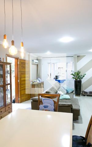 Casa à venda com 130m², 3 quartos e 4 vagassala
