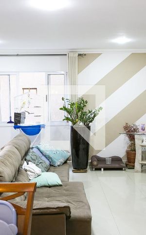 Casa à venda com 130m², 3 quartos e 4 vagassala