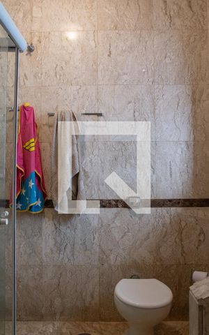 Casa à venda com 230m², 4 quartos e 2 vagas Casa à venda com 230m², 4 quartos e 2 vagasBanheiro 1