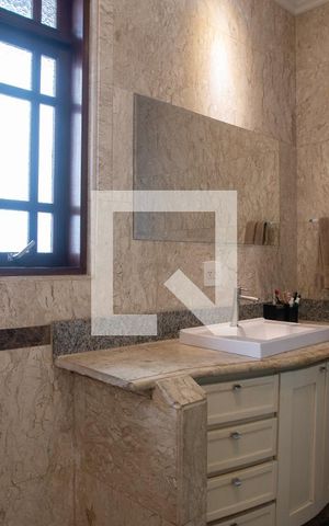 Casa à venda com 230m², 4 quartos e 2 vagas Casa à venda com 230m², 4 quartos e 2 vagasBanheiro 1