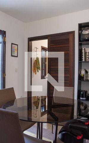 Casa à venda com 230m², 4 quartos e 2 vagas Casa à venda com 230m², 4 quartos e 2 vagasCozinha - Copa