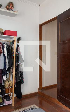 Casa à venda com 230m², 4 quartos e 2 vagas Casa à venda com 230m², 4 quartos e 2 vagasQuarto 4