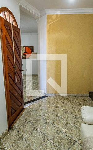 Casa à venda com 350m², 3 quartos e 2 vagas Casa à venda com 350m², 3 quartos e 2 vagasSala