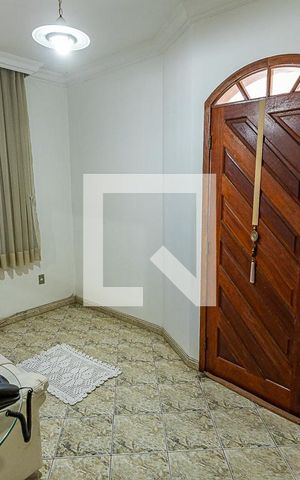Casa à venda com 350m², 3 quartos e 2 vagas Casa à venda com 350m², 3 quartos e 2 vagasSala