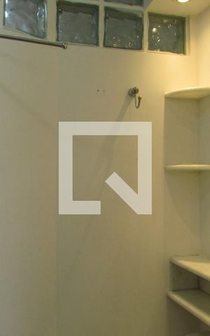 Apartamento para alugar com 71m², 2 quartos e 1 vagaSuíte - banheiro
