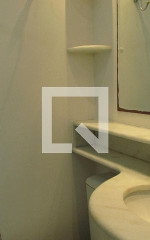 Apartamento para alugar com 71m², 2 quartos e 1 vagaSuíte - banheiro