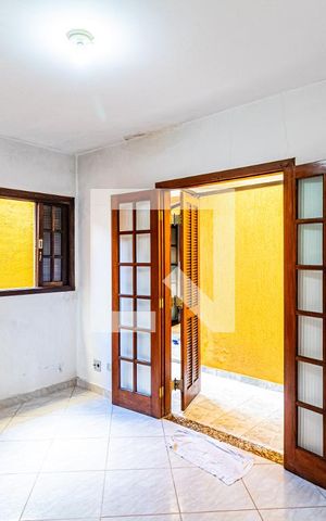 Casa à venda com 300m², 5 quartos e 2 vagas Casa à venda com 300m², 5 quartos e 2 vagasCasa 01 - Quarto 02