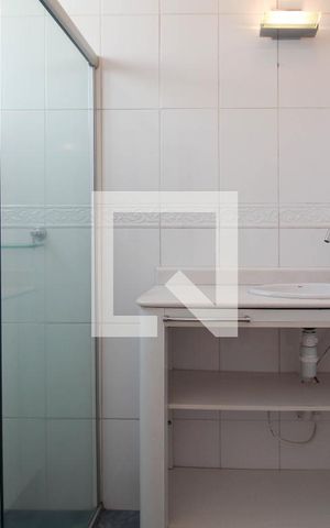 Apartamento à venda com 83m², 2 quartos e 1 vaga Apartamento à venda com 83m², 2 quartos e 1 vagaBanheiro