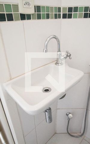 Apartamento à venda com 83m², 2 quartos e 1 vaga Apartamento à venda com 83m², 2 quartos e 1 vagaBanheiro de serviço