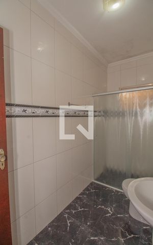 Casa à venda com 240m², 3 quartos e 2 vagas Casa à venda com 240m², 3 quartos e 2 vagasBanheiro