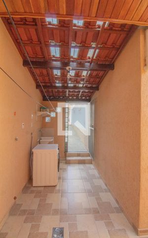 Casa à venda com 240m², 3 quartos e 2 vagas Casa à venda com 240m², 3 quartos e 2 vagasÁrea de Serviço