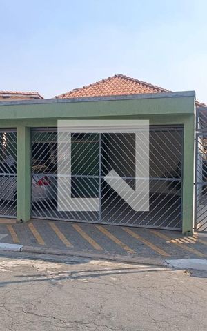 Casa à venda com 240m², 3 quartos e 2 vagas Casa à venda com 240m², 3 quartos e 2 vagasFachada