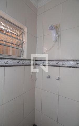Casa à venda com 240m², 3 quartos e 2 vagas Casa à venda com 240m², 3 quartos e 2 vagasBanheiro