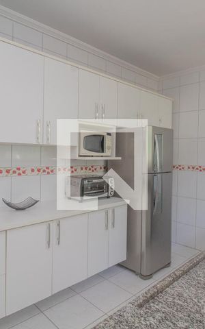 Casa à venda com 240m², 3 quartos e 2 vagas Casa à venda com 240m², 3 quartos e 2 vagasCozinha