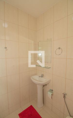 Casa à venda com 240m², 3 quartos e 2 vagas Casa à venda com 240m², 3 quartos e 2 vagasBanheiro de Serviço