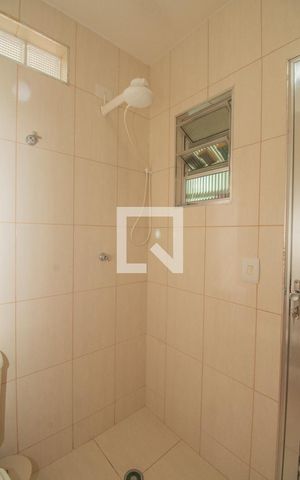 Casa à venda com 240m², 3 quartos e 2 vagas Casa à venda com 240m², 3 quartos e 2 vagasBanheiro de Serviço