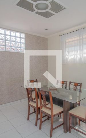 Casa à venda com 240m², 3 quartos e 2 vagas Casa à venda com 240m², 3 quartos e 2 vagasCozinha